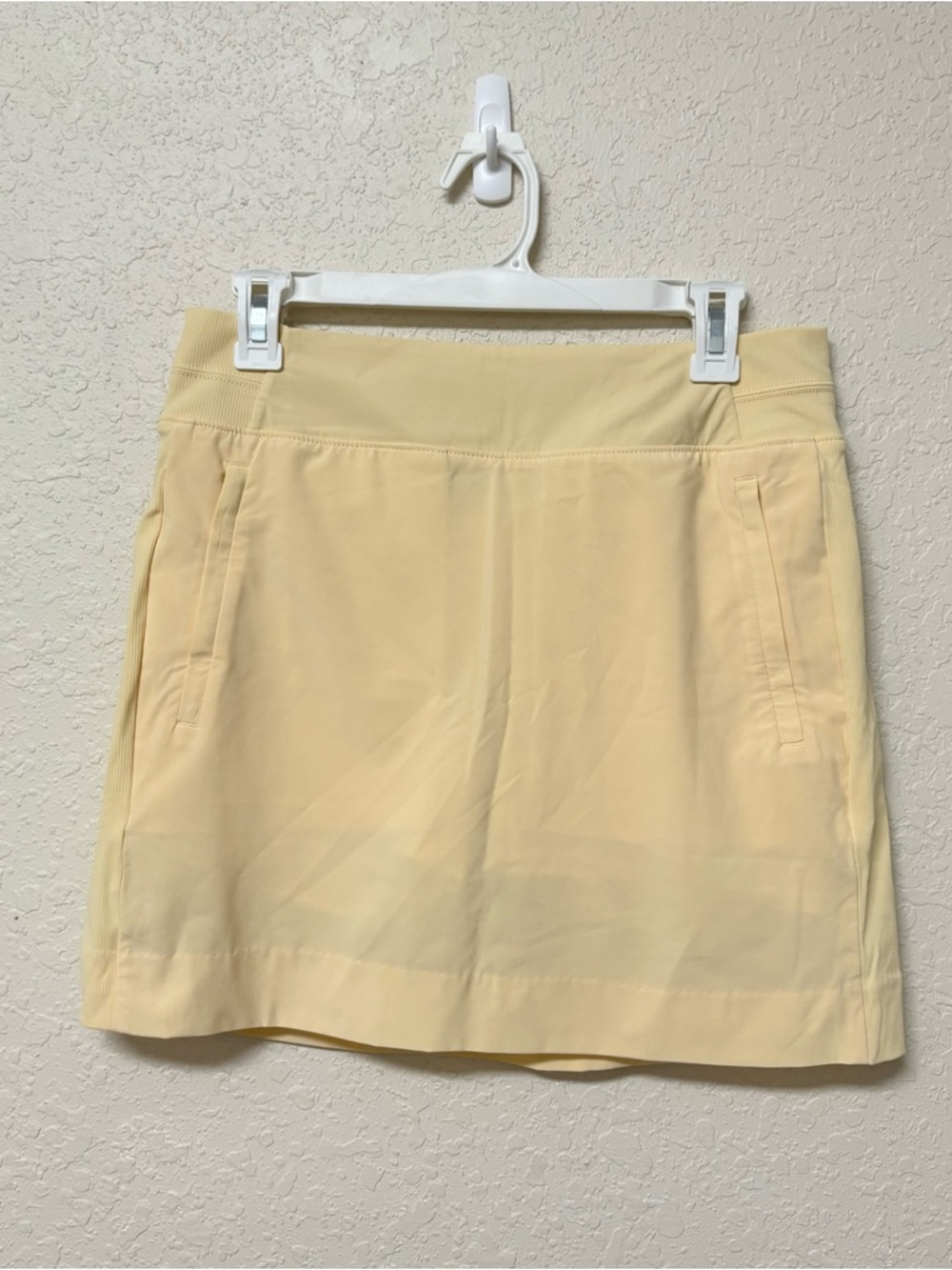 Athleta Brooklyn Skort Womens Size 6 Stretch Activewear Butter Yellow Skirt